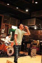 「復活のヤッサ!!」へ向けリハーサルを行うウルフルズ。