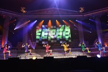 「いいくらし」を披露するチームしゃちほこ。