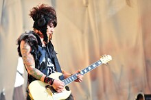 VAMPS「VAMPS LIVE 2014 BEAST PARTY」8月23日公演の様子。（撮影：今元秀明、岡田貴之）