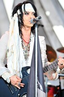 VAMPS「VAMPS LIVE 2014 BEAST PARTY」8月23日公演の様子。（撮影：今元秀明、岡田貴之）