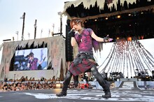 VAMPS「VAMPS LIVE 2014 BEAST PARTY」8月23日公演の様子。（撮影：今元秀明、岡田貴之）