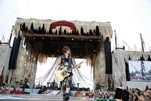 VAMPS「VAMPS LIVE 2014 BEAST PARTY」8月24日公演の様子。（撮影：今元秀明、岡田貴之）