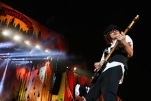 ken（L'Arc-en-Ciel）（撮影：今元秀明、岡田貴之）