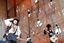 VAMPS「VAMPS LIVE 2014 BEAST PARTY」8月24日公演の様子。（撮影：今元秀明、岡田貴之）