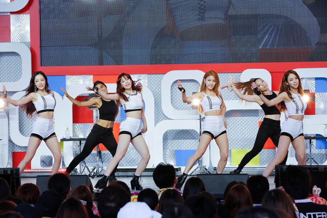 「お台場新大陸」に出演したKARA。左からハラ、ヨンジ、ギュリ、スンヨン。