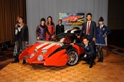「仮面ライダードライブ」制作発表会見に出席した松岡充（左）。(c)2014 石森プロ・テレビ朝日・ADK・東映
