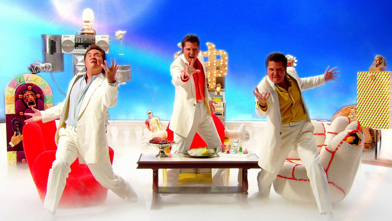 チームしゃちほこ「しゃちサマ2014～神々の祭り～」公演中のVTRより。熱く燃えたぎる神々。