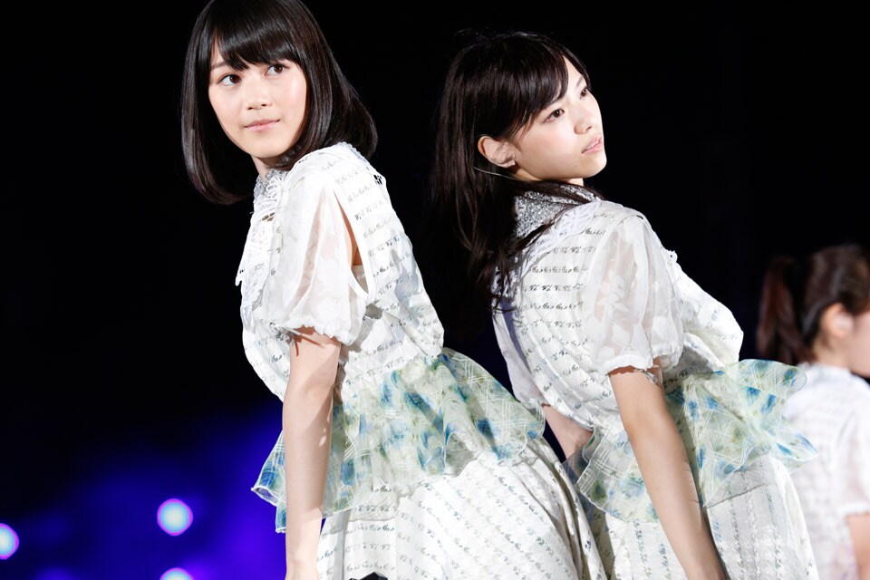 あさひなぐ ブロマイド 生写真 生田絵梨花 西野七瀬 映画 乃木坂46 西野七瀬＆生田絵梨花、制服＆袴姿で“美”のライバル対決