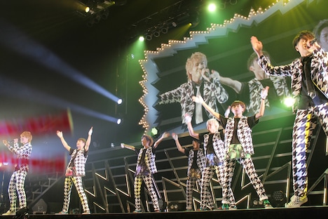 超特急「"BULLET TRAIN ONEMAN SHOW 2014" 真夏の全国Zepp TOUR～孤高の戦士達が力を解き放つ時 '感電注意報発令！' ～」8月29日のZepp Tokyo公演の様子。