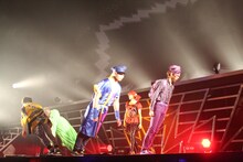 「POLICEMEN」を披露する超特急。