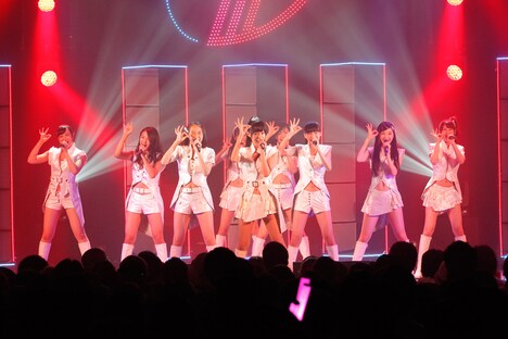 「東京パフォーマンスドール LIVE TOUR 2014夏～DANCE SUMMIT"1×0"ver1.0～」の様子。