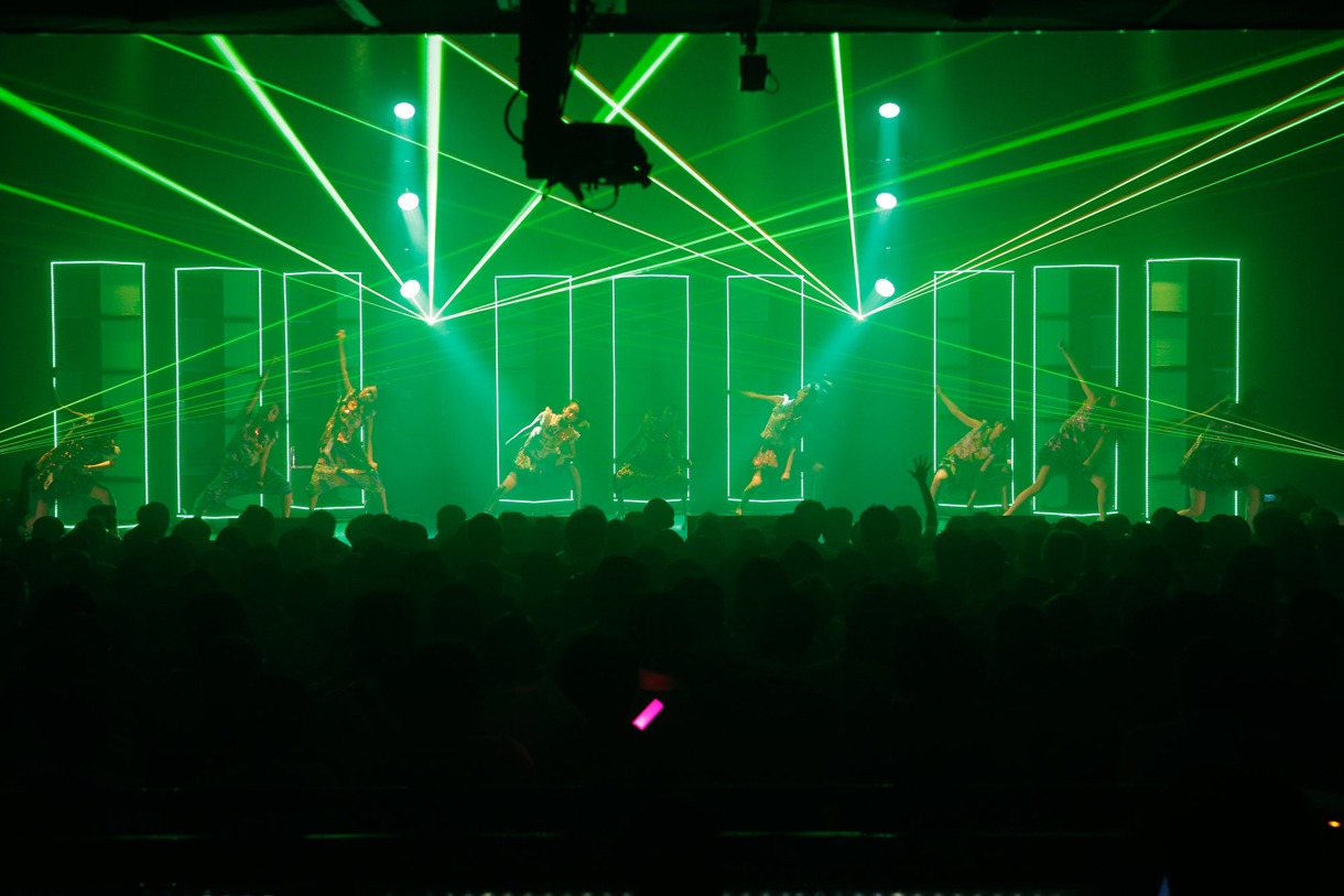 「東京パフォーマンスドール LIVE TOUR 2014夏～DANCE SUMMIT"1×0"ver1.0～」の様子。