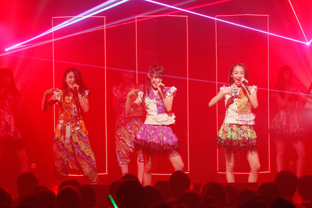 「東京パフォーマンスドール LIVE TOUR 2014夏～DANCE SUMMIT"1×0"ver1.0～」の様子。