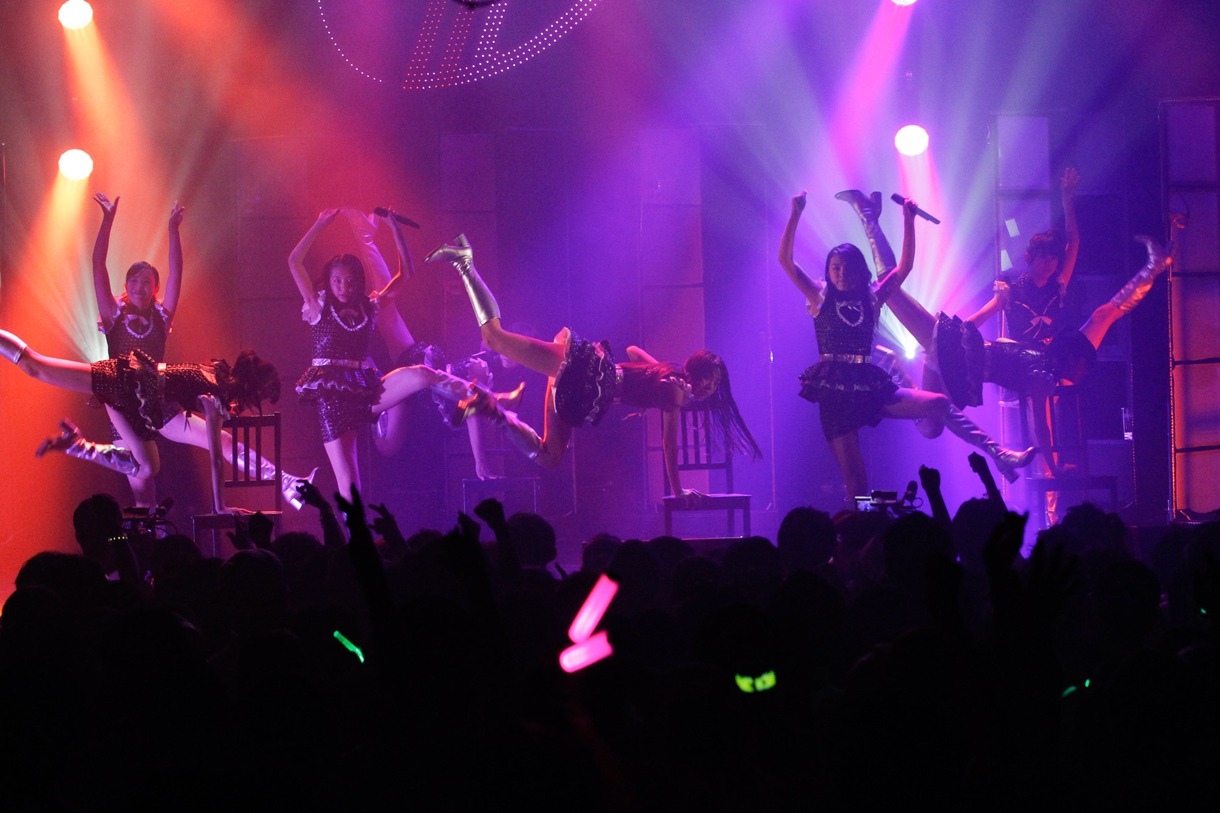 「東京パフォーマンスドール LIVE TOUR 2014夏～DANCE SUMMIT"1×0"ver1.0～」の様子。