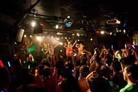 「アップアップガールズ（仮）2014 Summer Live Tour Hot! Hot! Hot!～東京決戦～」ライブの様子。