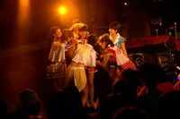 「アップアップガールズ（仮）2014 Summer Live Tour Hot! Hot! Hot!～東京決戦～」ライブの様子。