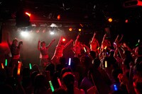 「アップアップガールズ（仮）2014 Summer Live Tour Hot! Hot! Hot!～東京決戦～」ライブの様子。