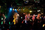 「アップアップガールズ(仮)2014 Summer Live Tour Hot! Hot! Hot!~東京決戦~」ライブの様子。