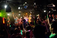 「アップアップガールズ（仮）2014 Summer Live Tour Hot! Hot! Hot!～東京決戦～」ライブの様子。