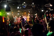 「アップアップガールズ(仮)2014 Summer Live Tour Hot! Hot! Hot!~東京決戦~」ライブの様子。