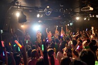 「アップアップガールズ（仮）2014 Summer Live Tour Hot! Hot! Hot!～東京決戦～」ライブの様子。