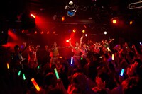 「アップアップガールズ（仮）2014 Summer Live Tour Hot! Hot! Hot!～東京決戦～」ライブの様子。