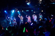 「アップアップガールズ(仮)2014 Summer Live Tour Hot! Hot! Hot!~東京決戦~」ライブの様子。