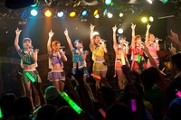 「アップアップガールズ（仮）2014 Summer Live Tour Hot! Hot! Hot!～東京決戦～」ライブの様子。
