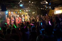 「アップアップガールズ（仮）2014 Summer Live Tour Hot! Hot! Hot!～東京決戦～」ライブの様子。