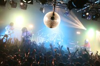 Wienners「DIAMOND TOUR 2014 ツアーファイナル ワンマンライブ」の様子。（撮影：藤井拓）