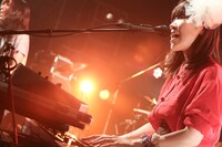 MAX（Vo, Key, Sampler）（撮影：藤井拓）