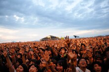 「KANA-BOON野外ワンマン ヨイサヨイサのただいまつり！ in 泉大津フェニックス」会場の様子。（撮影：バンリ / 高田梓）