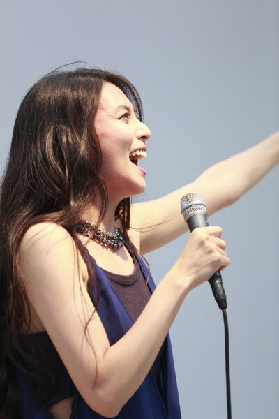 柴咲コウ「蒼い星」発売記念フリーライブの様子。