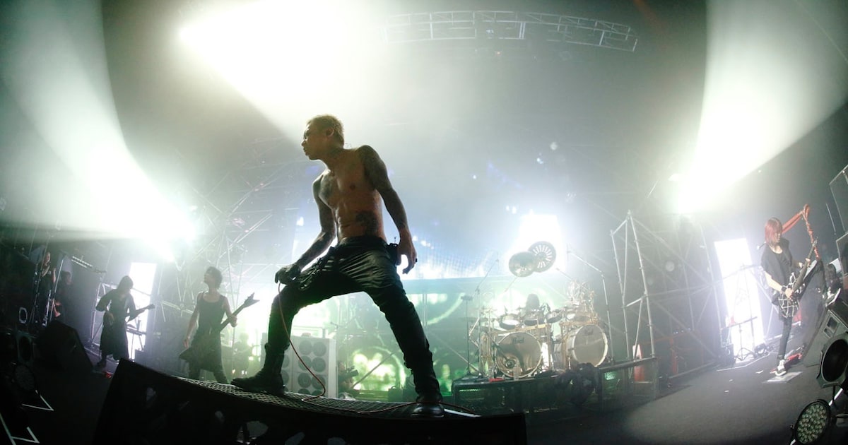 DIRENGREY_live02.jpg?impolicy= 
