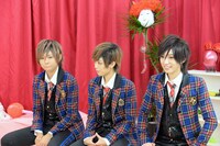 風男塾。左から赤園虎次郎、愛刃健水、瀬斗光黄。