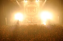 FACTのライブの様子。