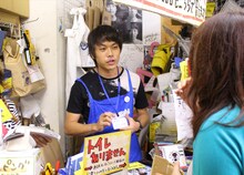ヴィレッジヴァンガード下北沢店の1日店長・ピエール中野。