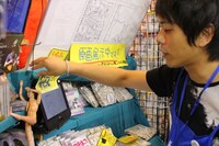ヴィレッジヴァンガード下北沢店の1日店長・ピエール中野。