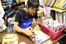 ヴィレッジヴァンガード下北沢店の1日店長・ピエール中野。