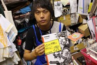 ヴィレッジヴァンガード下北沢店の1日店長・ピエール中野。