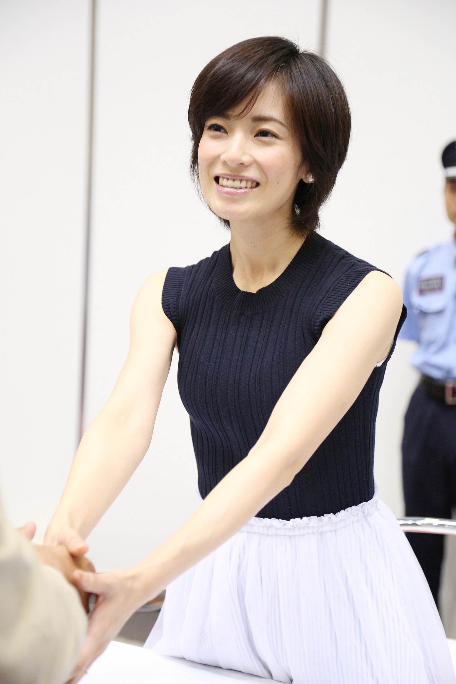 最後の握手会に参加する塚本まり子。 (c)AKS
