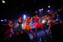 「CUPNOODLE presents でんぱ組.incスペシャルライブ～2014年ボクらは、FUJIYAMAのある国で現代のSAMURAIと出会う！～」東京・渋谷CLUB QUATTRO公演の様子。