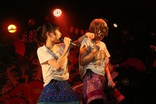 左から藤咲彩音、最上もが。