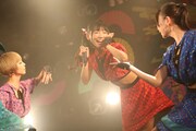 左から最上もが、古川未鈴、藤咲彩音。