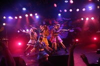 「CUPNOODLE presents でんぱ組.incスペシャルライブ～2014年ボクらは、FUJIYAMAのある国で現代のSAMURAIと出会う！～」東京・渋谷CLUB QUATTRO公演の様子。
