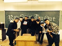 左からMike Matida、DARTHREIDER、K DUB SHINE、AKLO、SALU、KLOOZ、JAZEE MINOR。