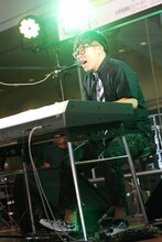 さかいゆう「“サマーアゲインEP”発売記念ミニライブ」の様子。