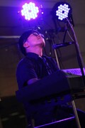 さかいゆう「“サマーアゲインEP”発売記念ミニライブ」の様子。