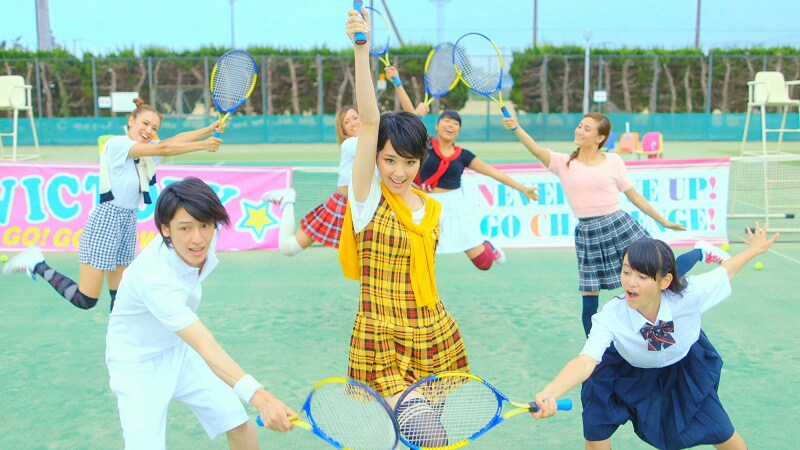 剛力彩芽「くやしいけど大事な人」PVのワンシーン。