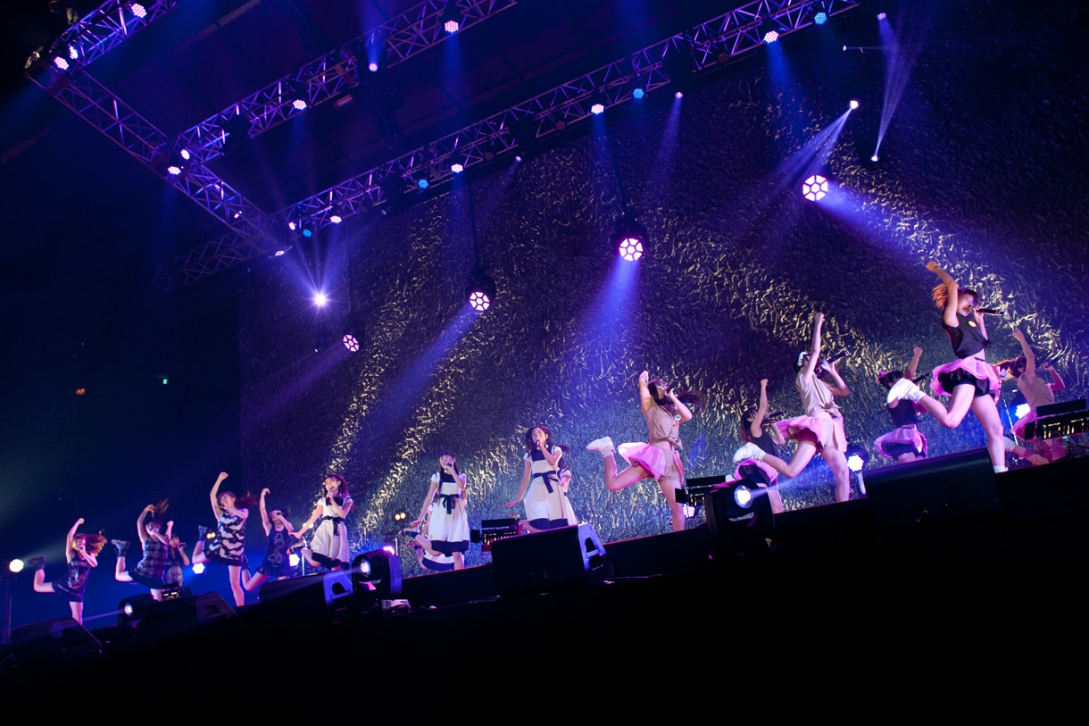 Dorothy Little Happy、ひめキュンフルーツ缶、LinQによるコラボステージの様子。